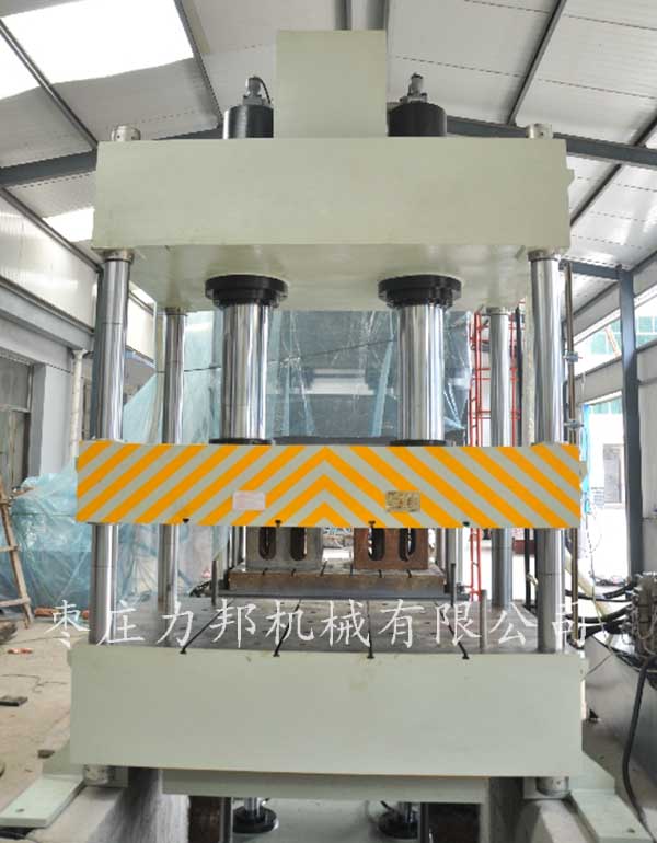 四柱快速油壓機實物圖