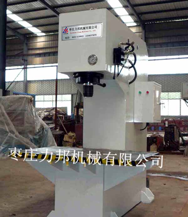 100噸（t）單柱液壓機實物圖